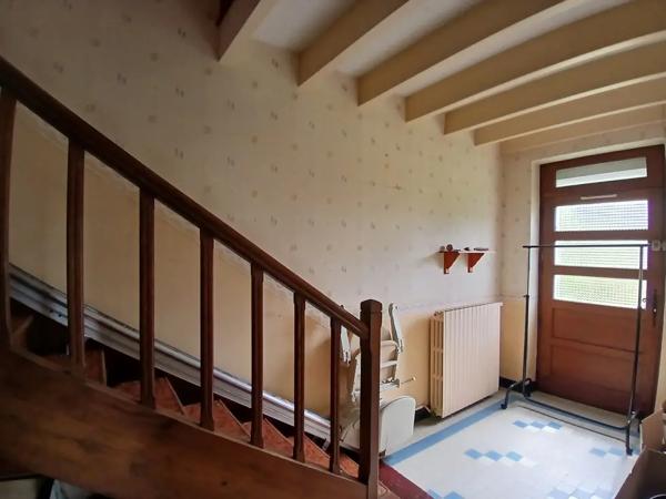 Maison de village avec dépendances, terrain clos et fort pot
