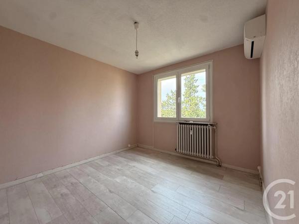 Appartement T4 à vendre  4 pièces - 86,25 m 2   GUILHERAND GRANGES  - 07