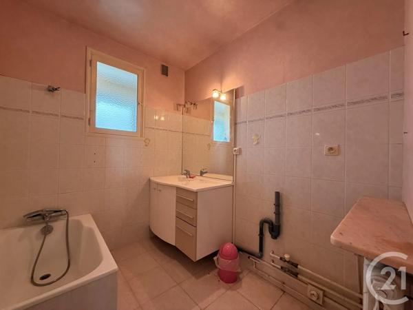 Appartement T4 à vendre  4 pièces - 86,25 m 2   GUILHERAND GRANGES  - 07