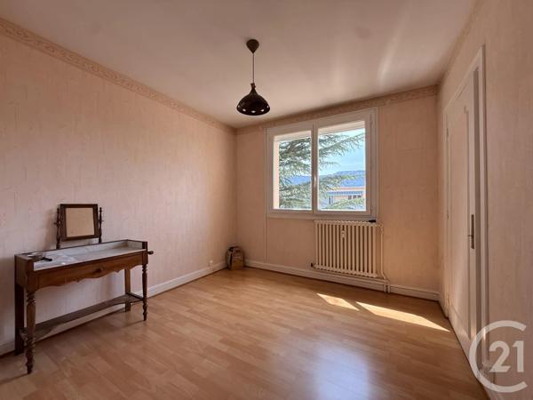 Appartement T4 à vendre  4 pièces - 86,25 m 2   GUILHERAND GRANGES  - 07