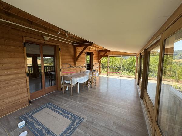Chalet en bois avec étang et vue campagne – Un véritable havre de paix !