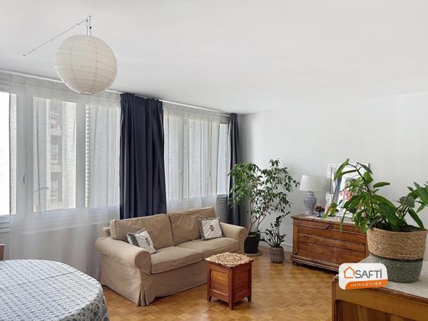 Grand trois pièces au coeur du quartier St Blaise