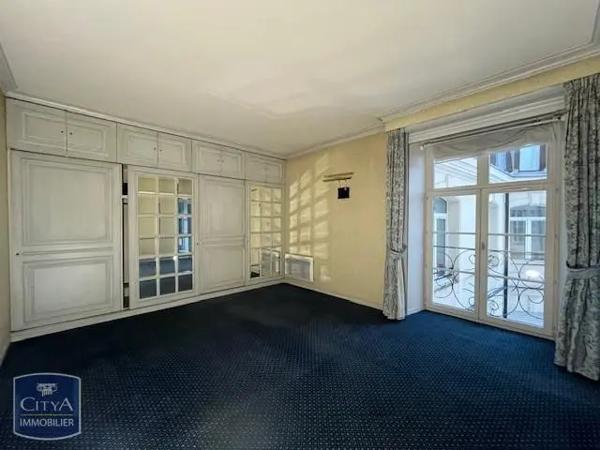 Appartement à louer 5 pièces 160.8m²