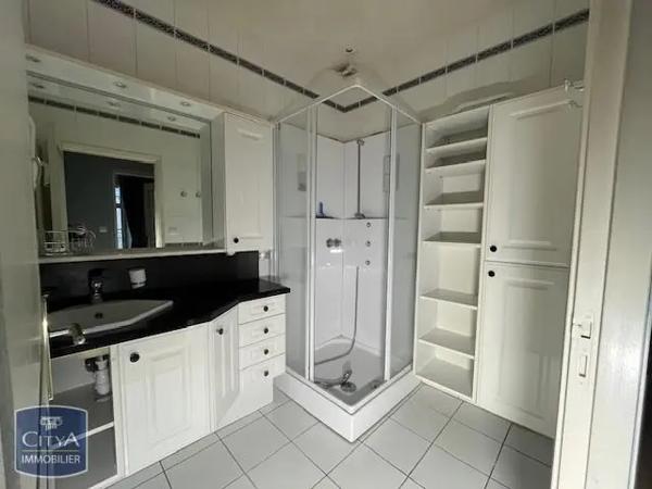 Appartement à louer 5 pièces 160.8m²