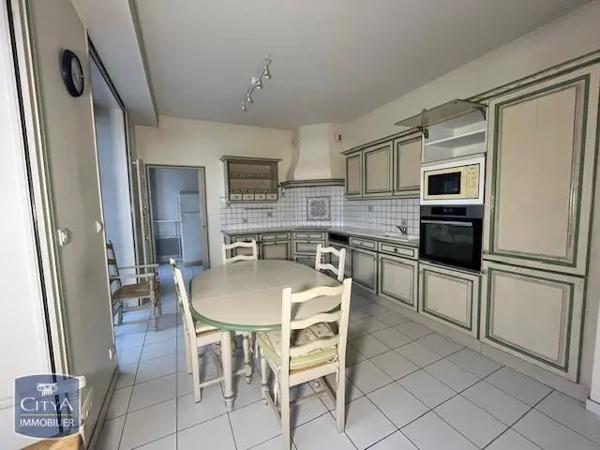 Appartement à louer 5 pièces 160.8m²