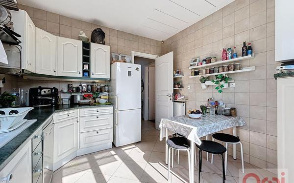 Maison à vendre    9 pièces • 240 m2 Châtillon