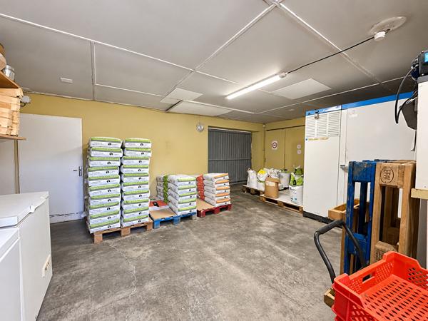 COMMEQUIERS- Immeuble à usage commercial et d'habitation ? 260 m²