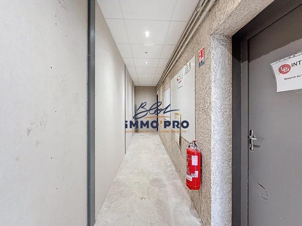 Location Local commercial 1 pièces 160 m2 à Bourgoin-Jallieu