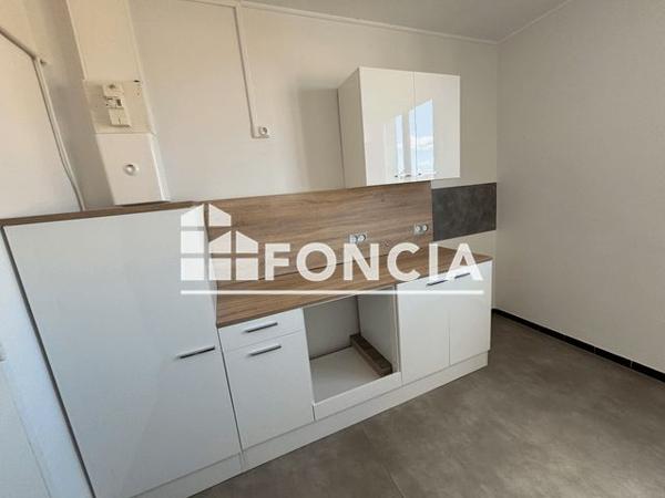 Location Appartement 4 pièces 67.69 m² - 15 AVENUE DE LA ROSERAIE Pierrelatte 26700