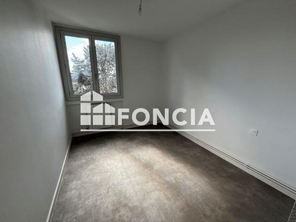 Location Appartement 4 pièces 67.69 m² - 15 AVENUE DE LA ROSERAIE Pierrelatte 26700