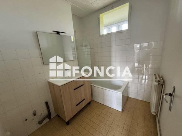 Location Appartement 4 pièces 67.69 m² - 15 AVENUE DE LA ROSERAIE Pierrelatte 26700