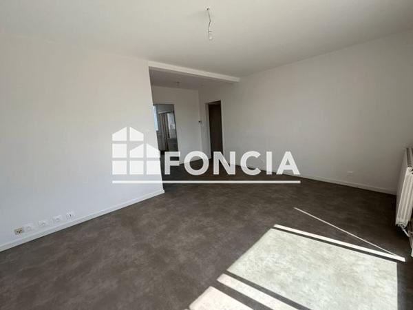 Location Appartement 4 pièces 67.69 m² - 15 AVENUE DE LA ROSERAIE Pierrelatte 26700