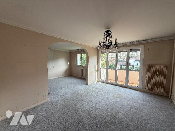 BESANCON - RUE MIRABEAU 

Dans copropriété donnant sur Parc
