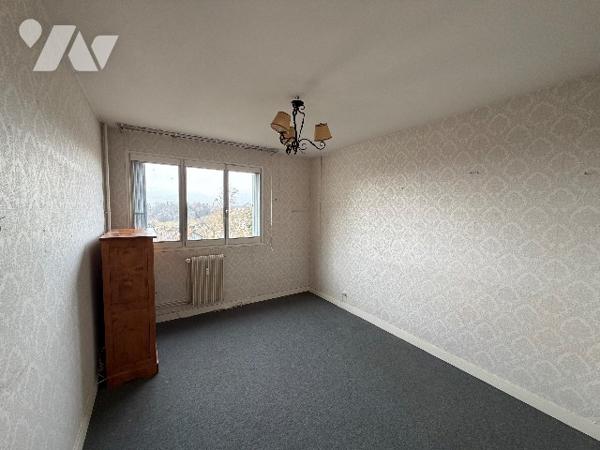 BESANCON - RUE MIRABEAU 

Dans copropriété donnant sur Parc