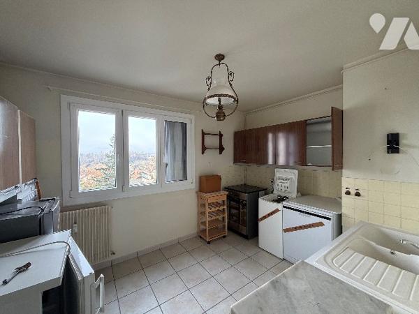 BESANCON - RUE MIRABEAU 

Dans copropriété donnant sur Parc