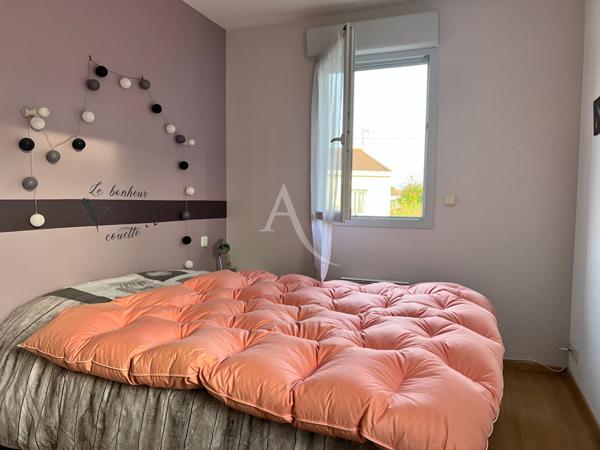 Appartement proche centre ville avec ses deux chambres.