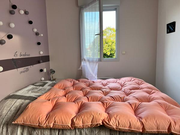 Appartement proche centre ville avec ses deux chambres.