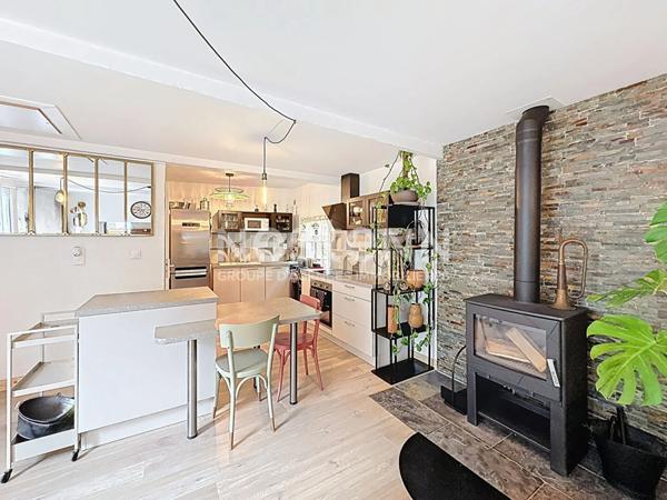 Maison entièrement rénovée 4 pièces de 103.73 m² avec jardin style colonial Narbonne