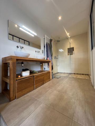 Maison 5 pièces 250.5 m2
