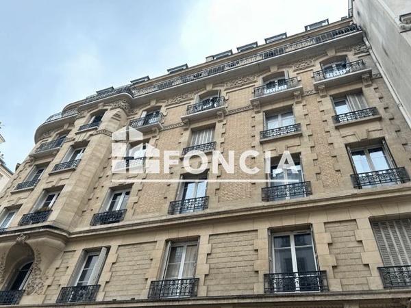 Location Appartement 3 pièces 82.55 m² - 11 RUE DE MOUSSY Paris 75004