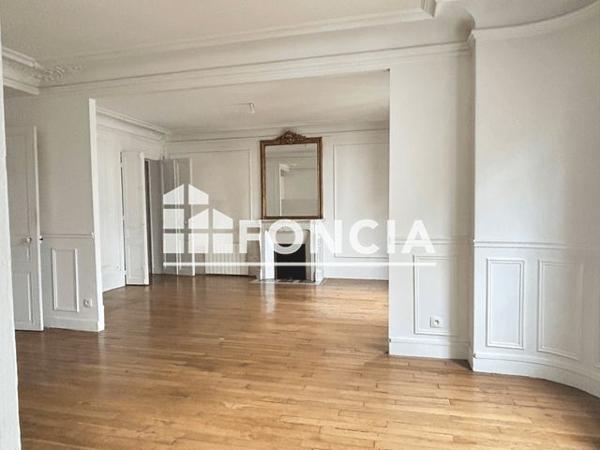 Location Appartement 3 pièces 82.55 m² - 11 RUE DE MOUSSY Paris 75004