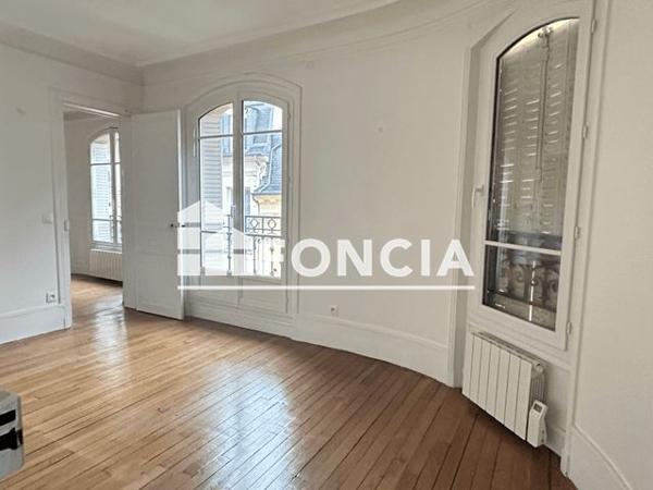 Location Appartement 3 pièces 82.55 m² - 11 RUE DE MOUSSY Paris 75004