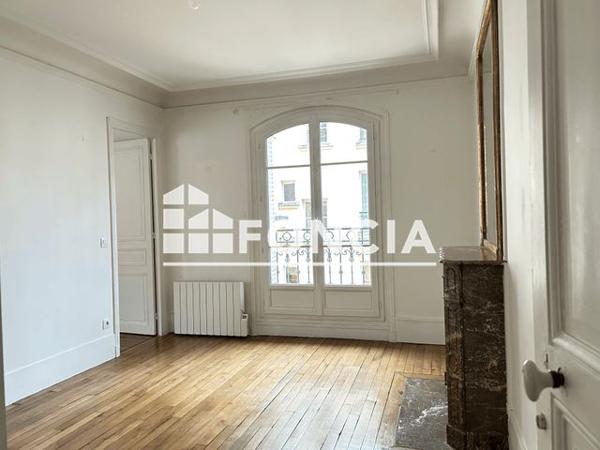Location Appartement 3 pièces 82.55 m² - 11 RUE DE MOUSSY Paris 75004