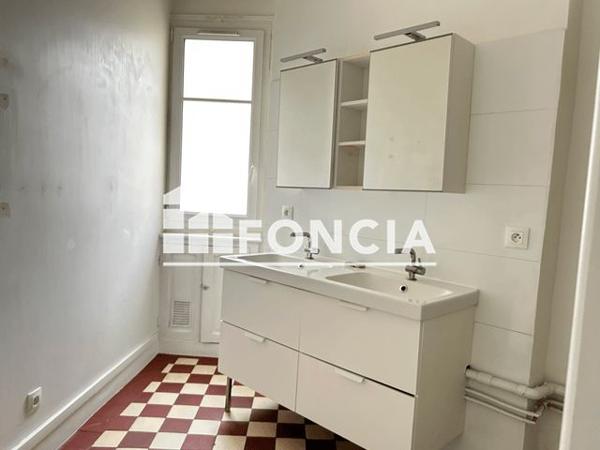 Location Appartement 3 pièces 82.55 m² - 11 RUE DE MOUSSY Paris 75004