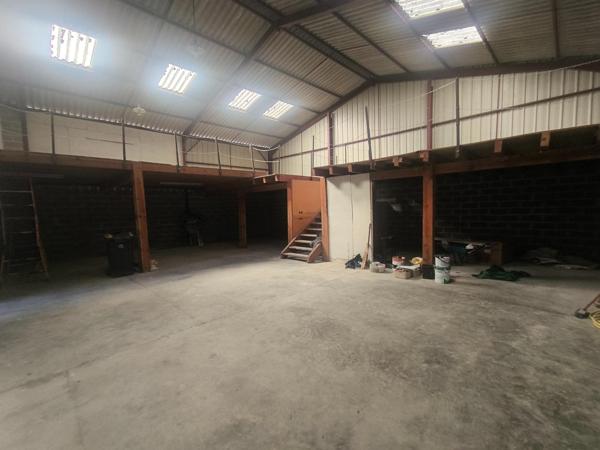 Local / entrepôt 250m² aux multiples possibilités