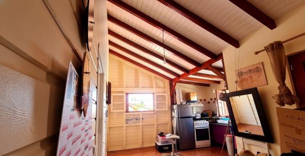 Immeuble de rapport composé d'un T3 & d'un T4, surface 184m² à Les Abymes