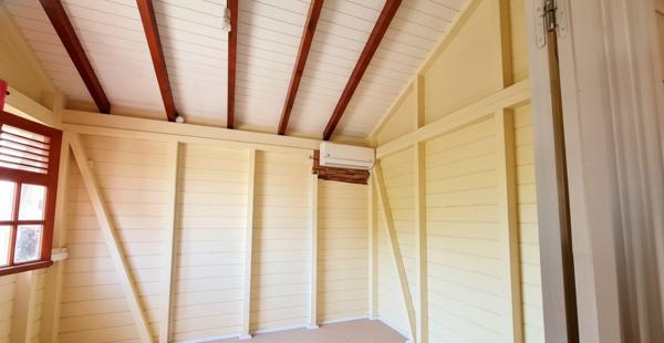 Immeuble de rapport composé d'un T3 & d'un T4, surface 184m² à Les Abymes