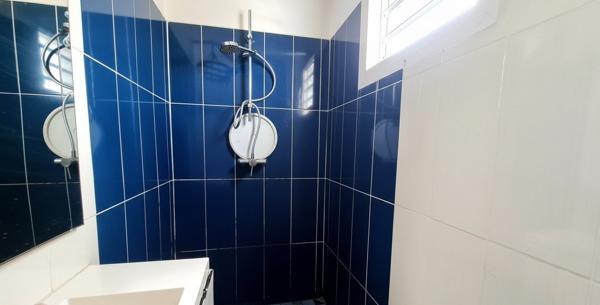 Immeuble de rapport composé d'un T3 & d'un T4, surface 184m² à Les Abymes