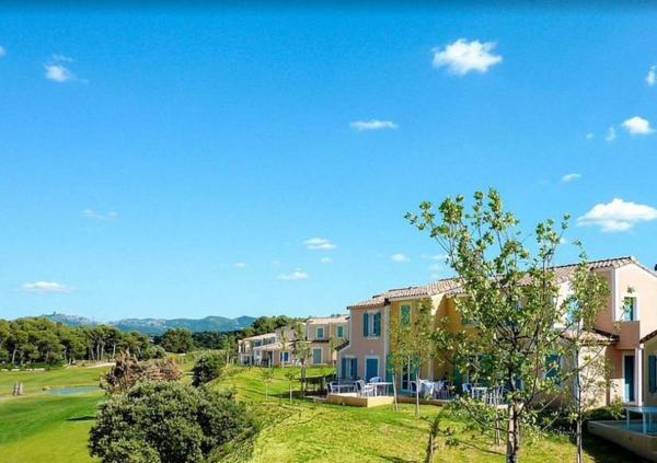 INVESTISSEMENT LOCATIF – CABRIES – Résidence de Tourisme Le Golf de la Cabre d'Or - 5,70 % de rentabilité