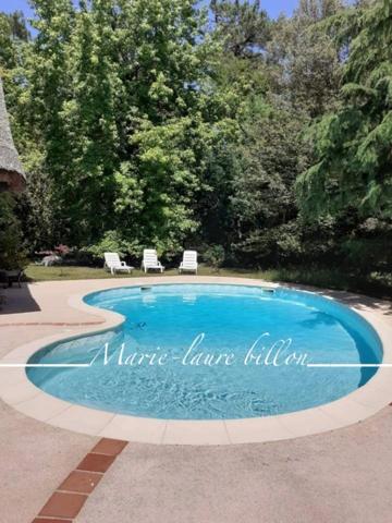 Maison à vendre 6 pièces NOTRE DAME DE RIEZ (85), 200 m2 habitable, 4960 m2 de terrain, piscine et annexes