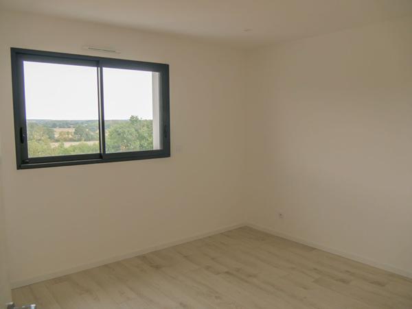 Maison contemporaine à vendre à Murs Erigne - 4 chambres et vie de plain pied avec jardin clos