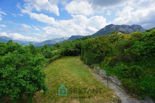 Castellane  Maison de 95 m² sur un terrain de 1800 m², à 10 minutes du centre du village, avec vue panoramique