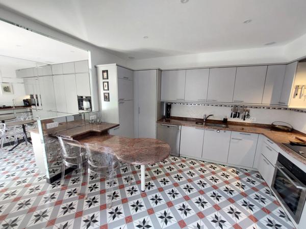 MAISON BOURGEOISE 1920 DE 275M2 RENOVEE EN 2020 AVEC 2 JARDINS TERRASSE PATIO VERANDA GARAGE CAVES 660K€ ALBI CENTRE