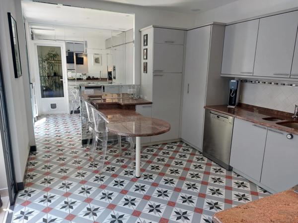MAISON BOURGEOISE 1920 DE 275M2 RENOVEE EN 2020 AVEC 2 JARDINS TERRASSE PATIO VERANDA GARAGE CAVES 660K€ ALBI CENTRE