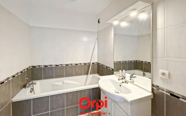 Appartement à vendre    3 pièces • 81,28 m2 Montluçon