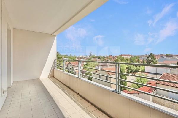 Appartement 3 pièces avec balcon - 2 chambres A VENDRE - VILLEURBANNE - 70.03 m 2 - 270 000 €