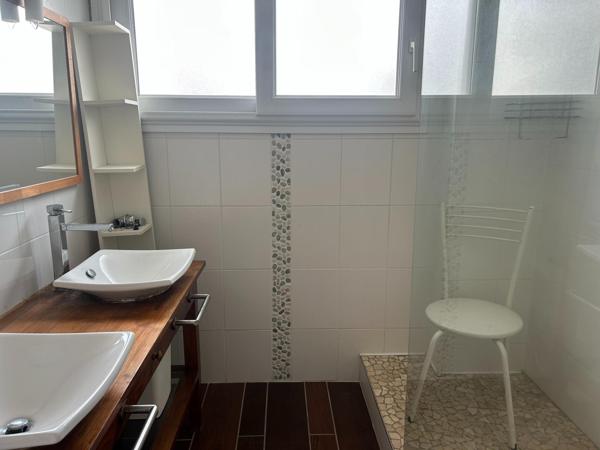 Appartement très lumineux, lumière traversante, rénovation soignée