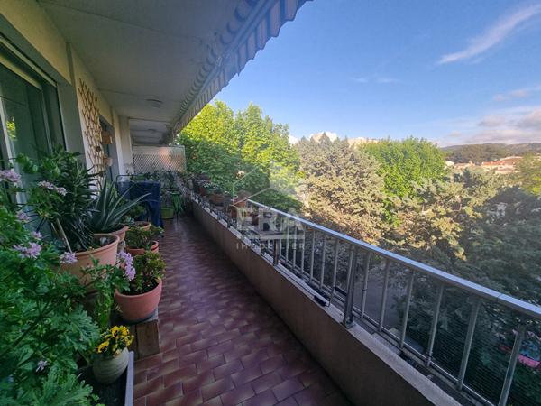 À vendre : Appartement spacieux de 5 pièces à Martigues, quartier Jonquières