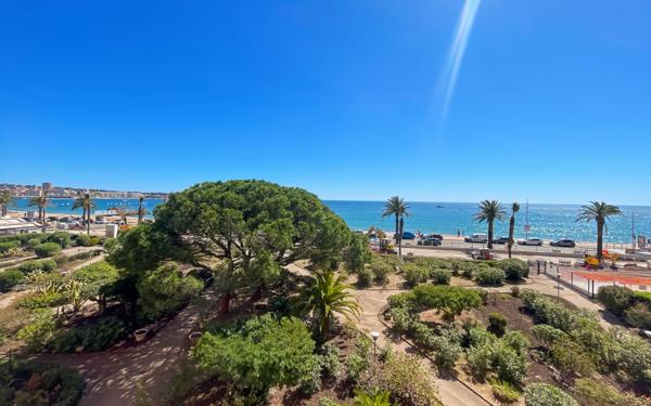 Appartement à vendre    2 pièces • 31,80 m2 Fréjus