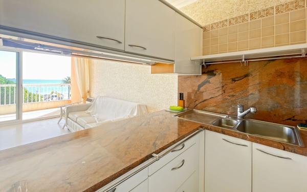 Appartement à vendre    2 pièces • 31,80 m2 Fréjus