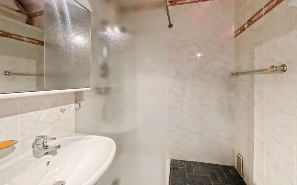 Appartement à vendre    2 pièces • 31,80 m2 Fréjus