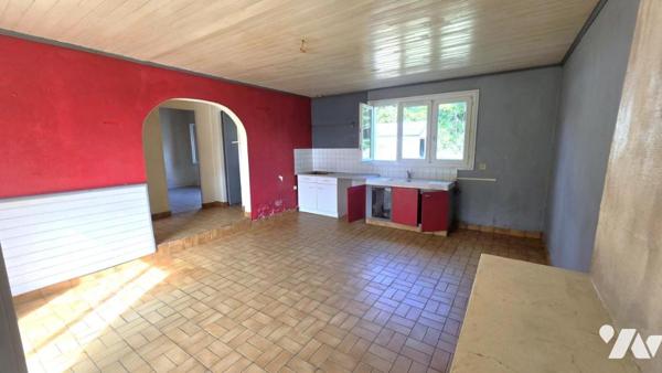 Maison à rénover sur 2525m² de terrain
