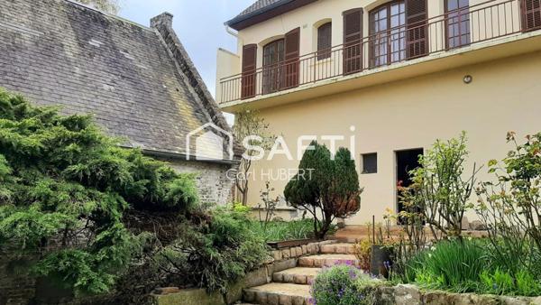 Grand pavillon de 300 m2 offrant un beau potentiel