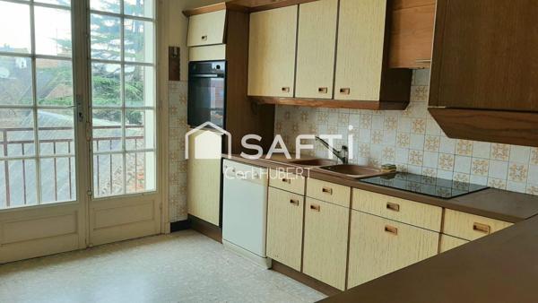 Grand pavillon de 300 m2 offrant un beau potentiel