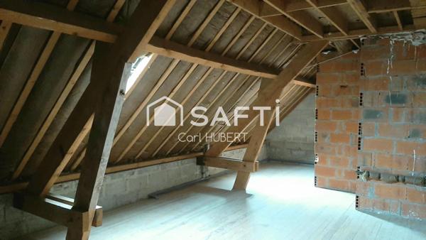 Grand pavillon de 300 m2 offrant un beau potentiel