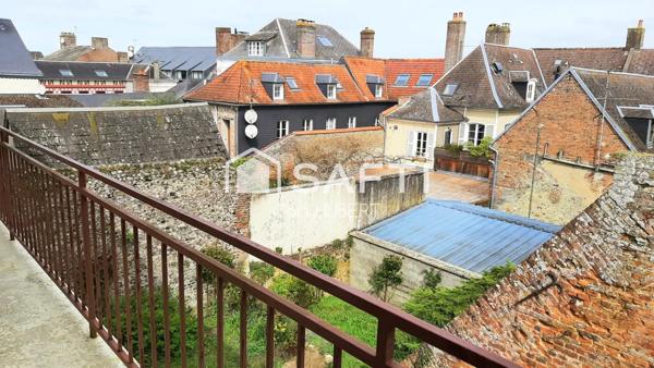 Grand pavillon de 300 m2 offrant un beau potentiel